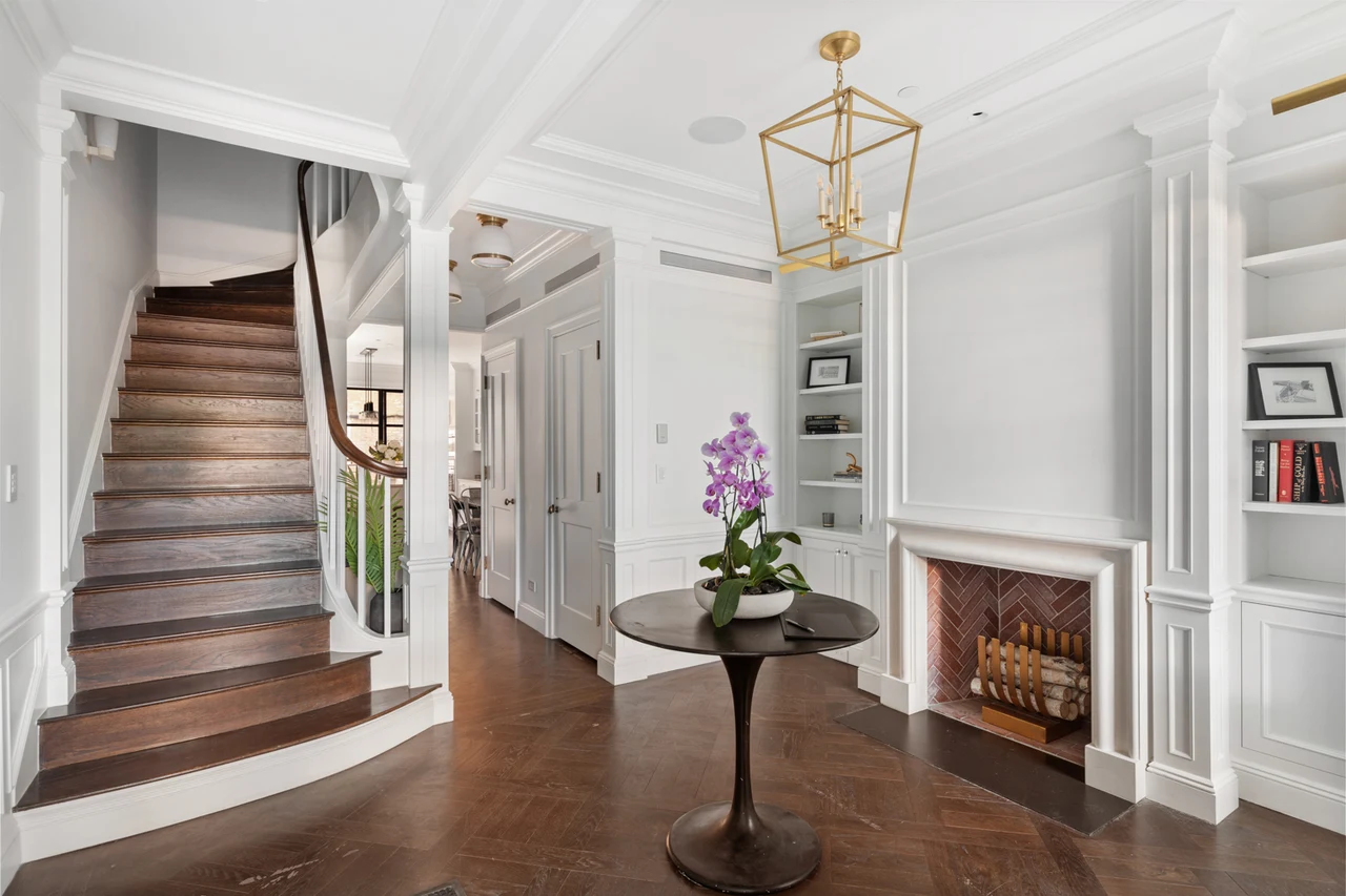 10 Bank Street — historical listing image 3
