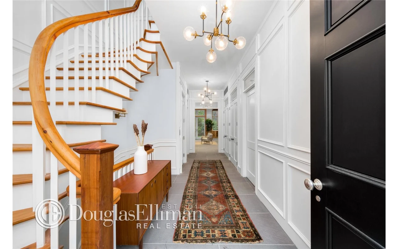 323 Pacific Street — historical listing image 2