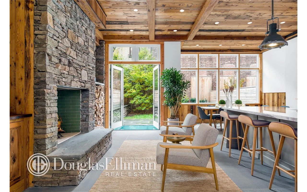 323 Pacific Street — historical listing image 3
