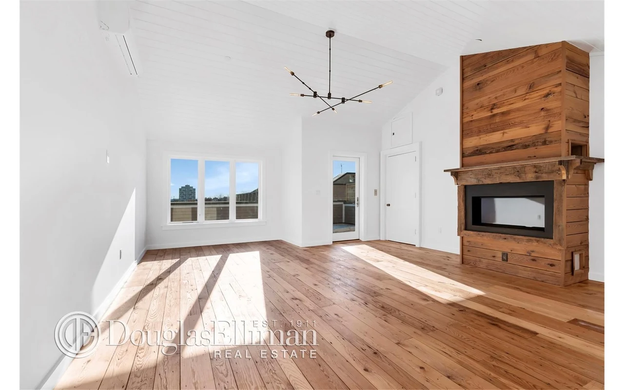 323 Pacific Street — historical listing image 17