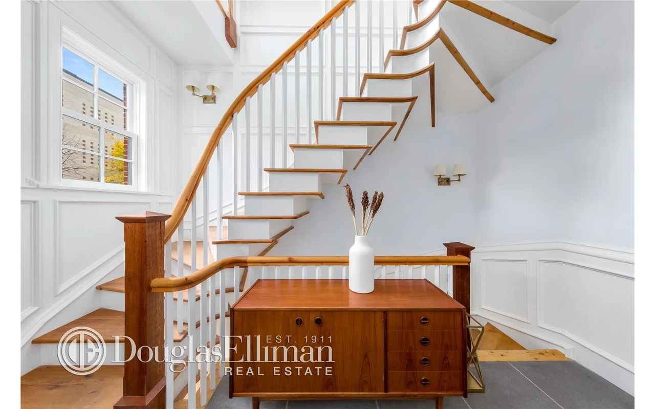 323 Pacific Street — historical listing image 5