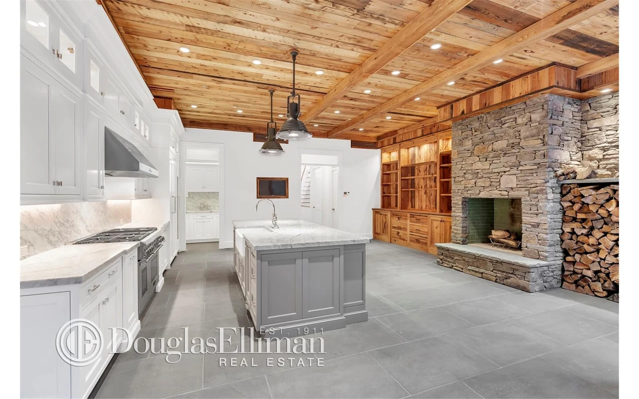 323 Pacific Street — historical listing image 6