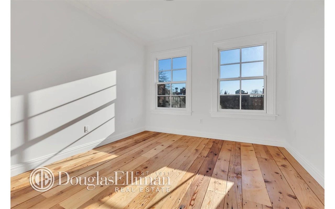 323 Pacific Street — historical listing image 10
