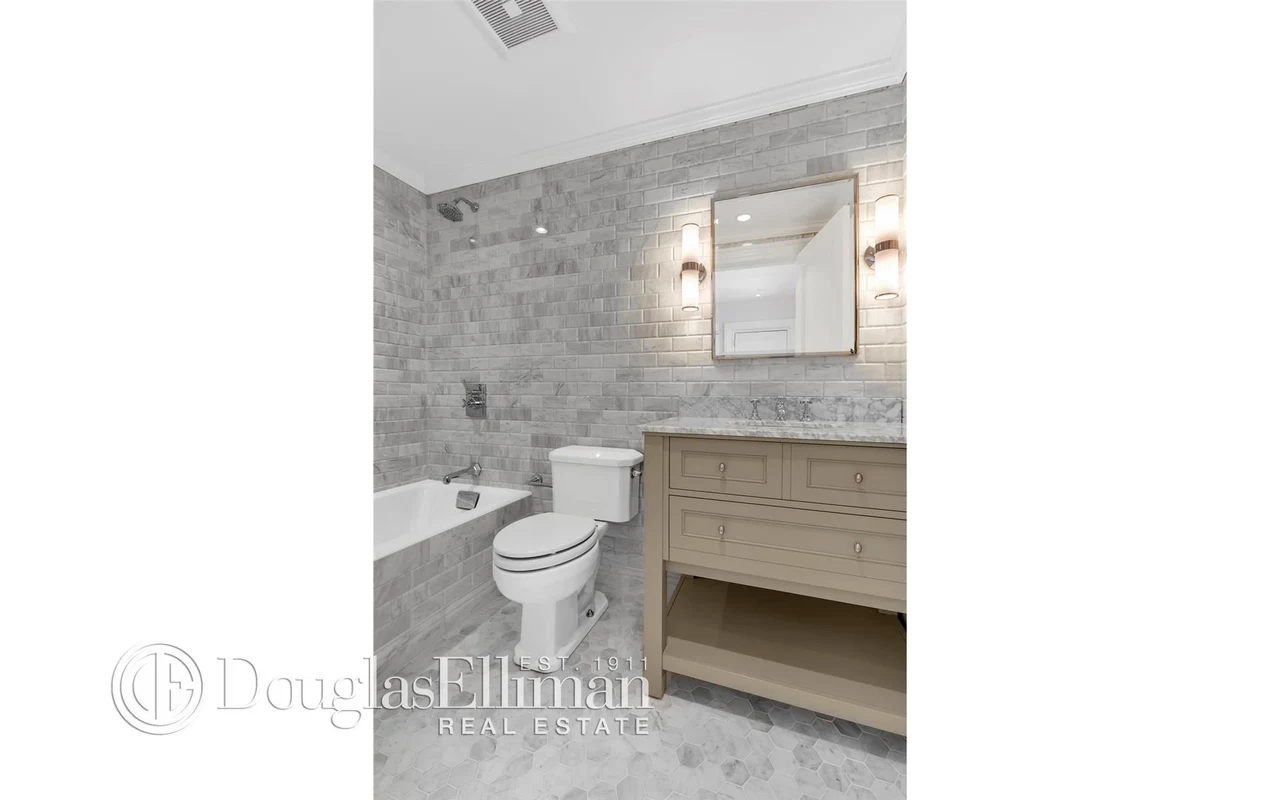 323 Pacific Street — historical listing image 11